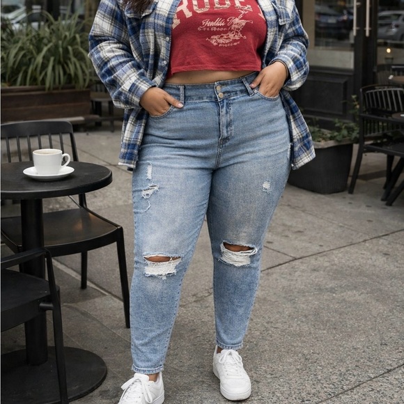 Torrid Feel The Fit Distressed Skinny Jeans Light Wash 24R Plus - Picture 3 of 10